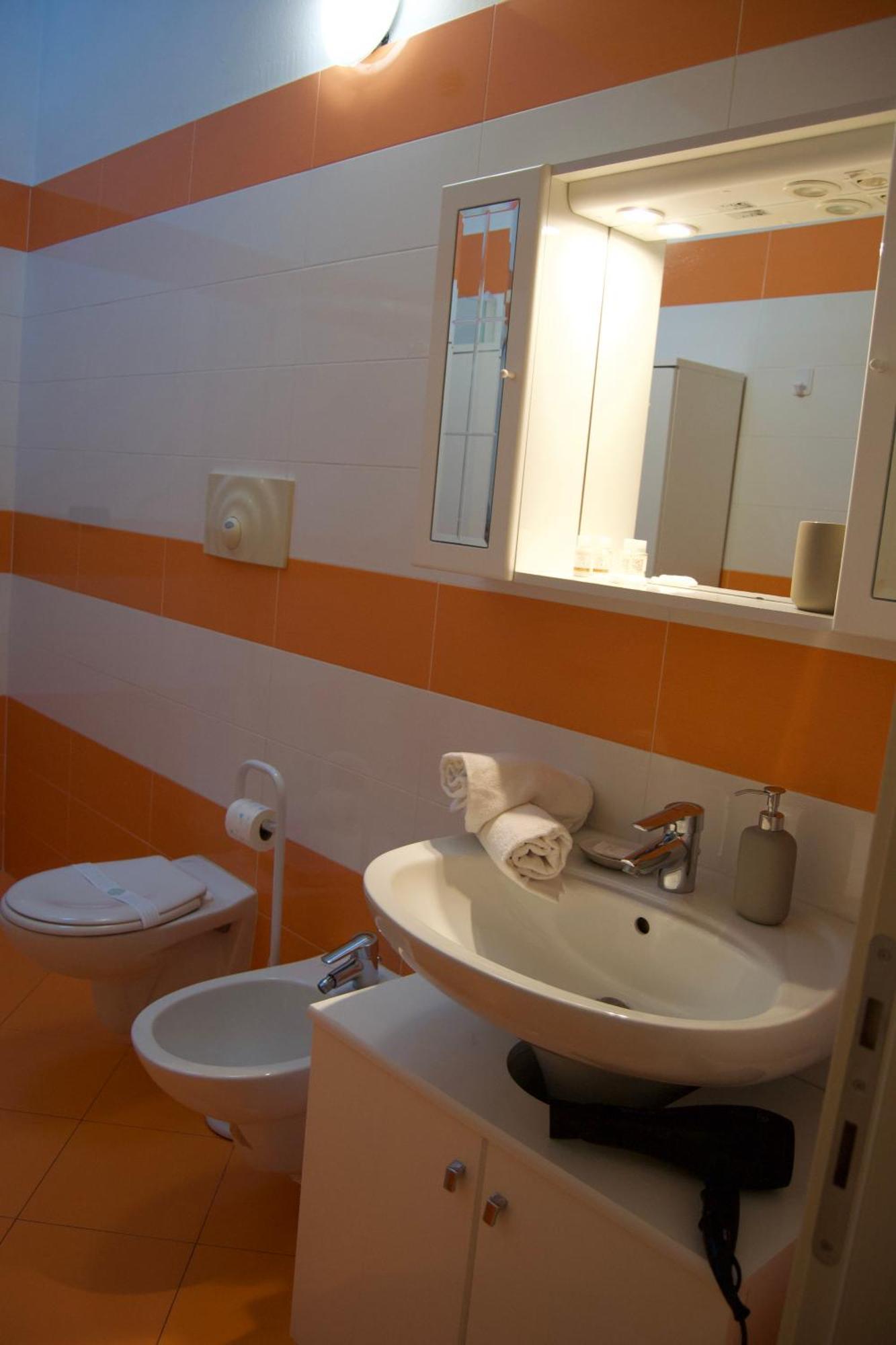 Casa Viola, Deliziosa Mansarda In Centro Storico Apartment Modena Luaran gambar