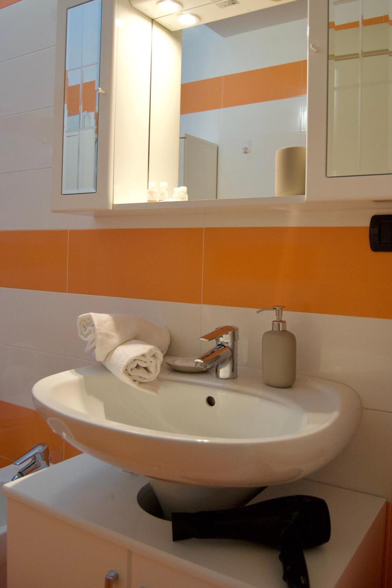 Casa Viola, Deliziosa Mansarda In Centro Storico Apartment Modena Luaran gambar